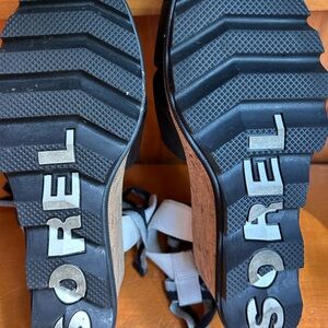 Sorel Women’s Joanie II Wedge Ankle Lace sandal Black/White Excellent condition!